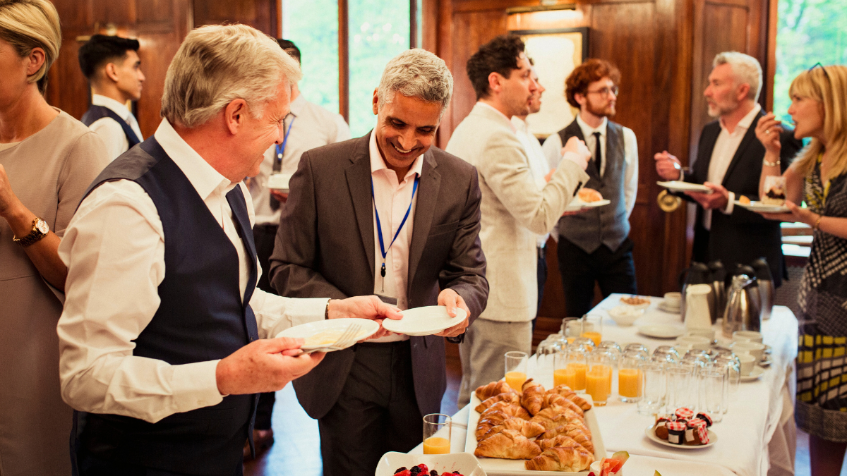 How to Introduce Yourself at a Networking Luncheon